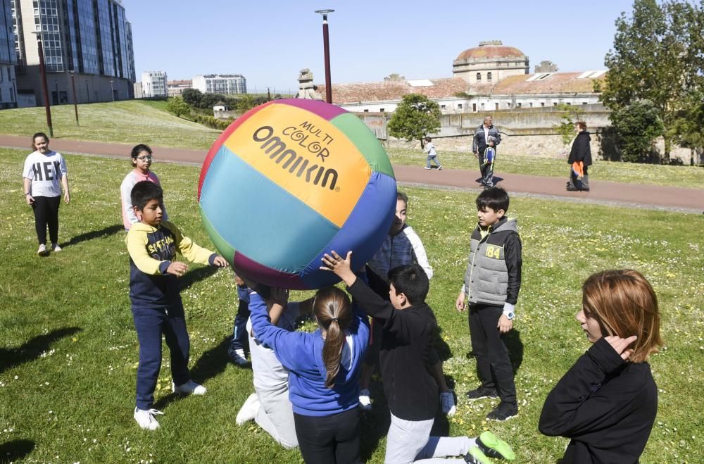 Alumnos del Víctor López Seoane participan en la actividad 'Educación Física na rúa'