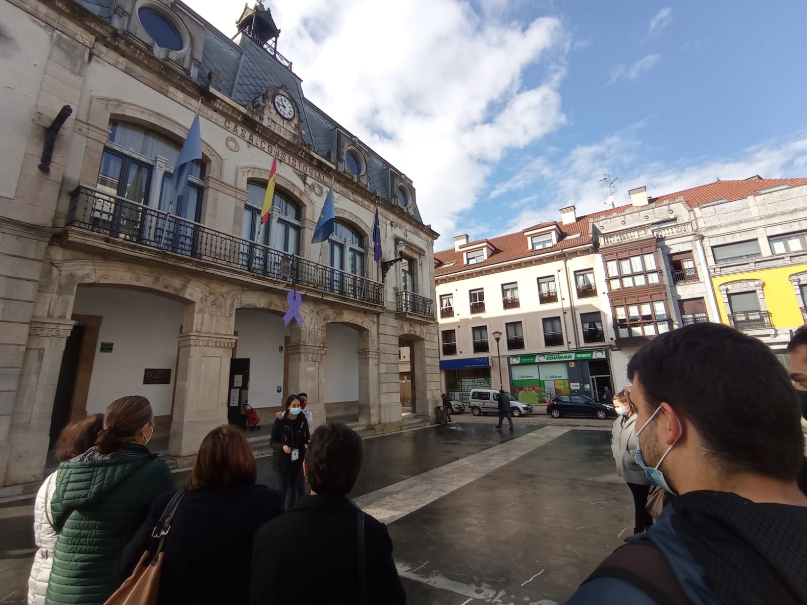 Así ha sido la primera visita guiada a Pola de Siero hecha por los estudiantes de turismo