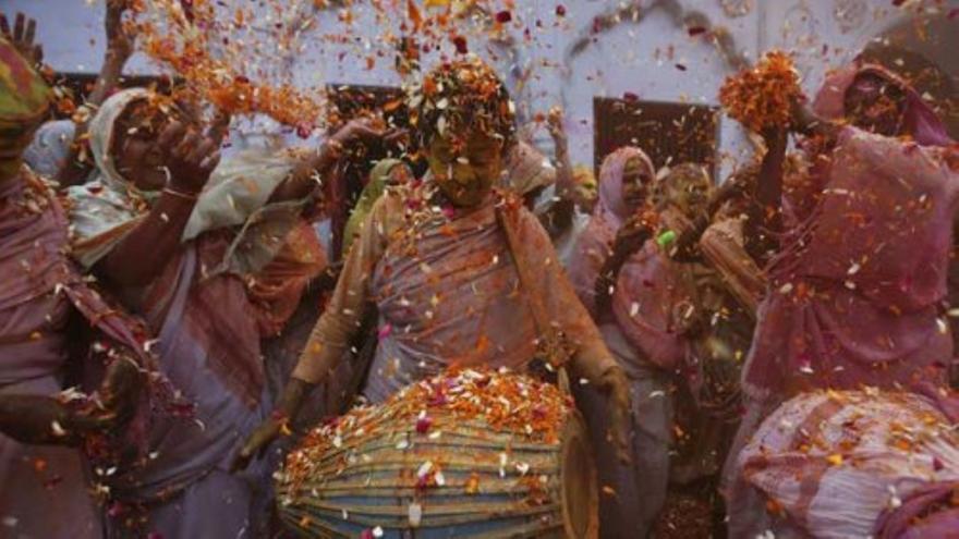 Millones de indios celebran la fiesta de Holi