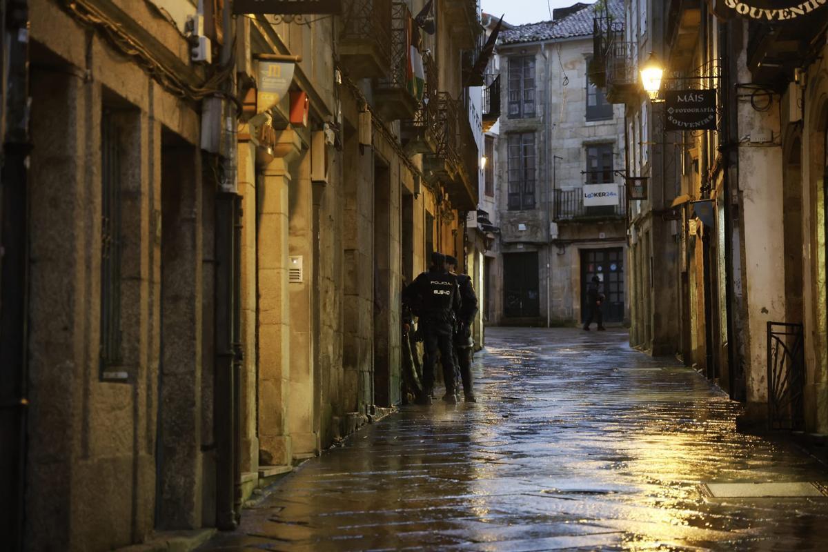La propiedad del edificio desalojado en la Algalia refuerza la seguridad con alarma y guardias privados