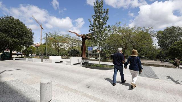 Praza de Barcelos, una de las muchas peatonales de la ciudad. |  Gustavo Santos