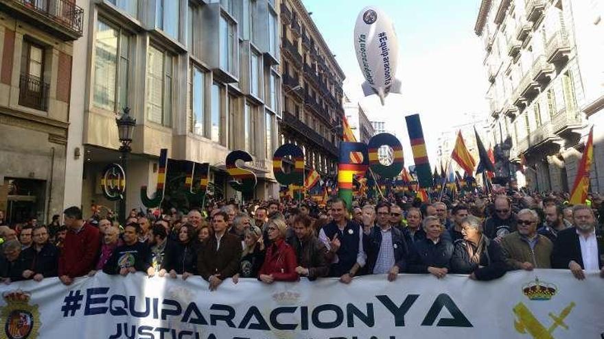 Manifestación de policías por la equiparación salarial. // E.P.