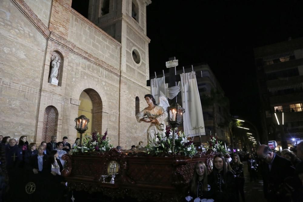 Miles de personas contemplaron el paso de las imágenes de las seis cofradías que participan en Lunes Santo