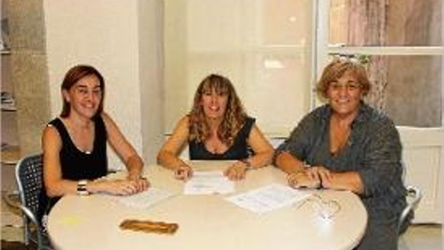 Sílvia Paneque, Teresa Tudela i Eva Palau, van signar l&#039;acord.
