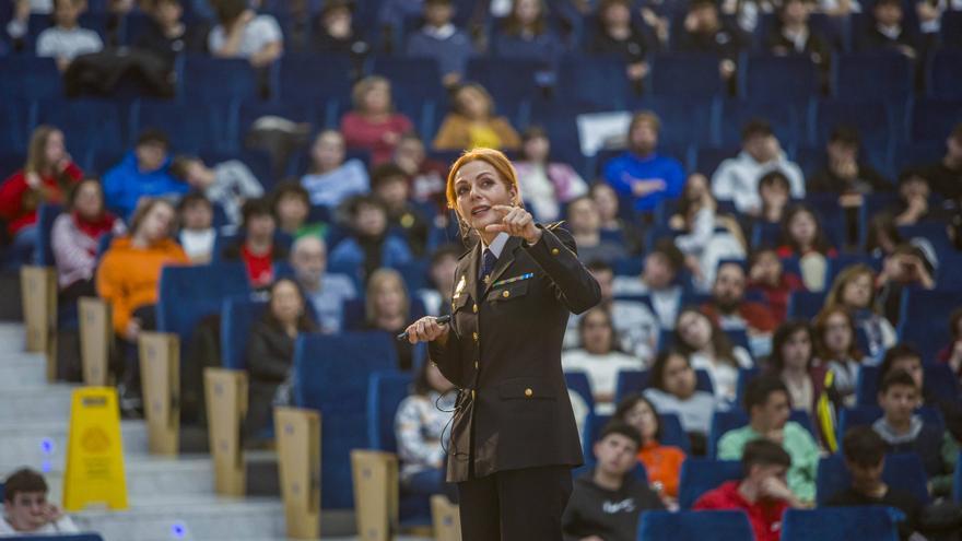 Cándida Vicente Templado, Jefa de la Policía Científica de Asturias: &quot;No existe el crimen perfecto que vemos en las películas, tarde o temprano encontramos un error&quot;