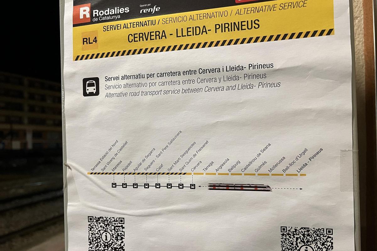 Cartell informatiu sobre el servei alternatiu amb autocar de la RL4 entre Cervera i Manresa