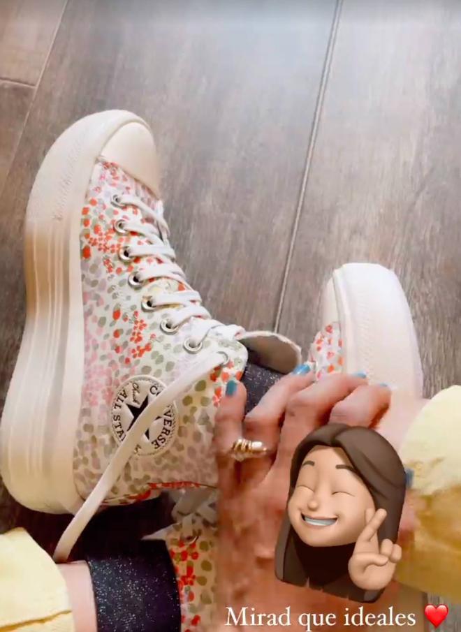 María García de Jaime con las Converse multicolor de plataforma