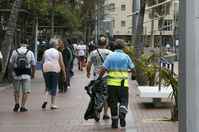 09.05.18 Las Palmas de Gran Canaria.  Reportaje sobre la opinión de los vecinos de las actividades lúdicas  y deportivas en la Playa de Las Canteras.  Foto Quique Curbelo  | 09/05/2018 | Fotógrafo: Quique Curbelo