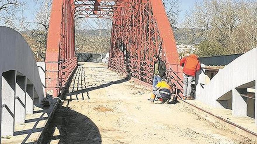 la diputación lleva a cabo la mejora del puente del río de villafranca de córdoba