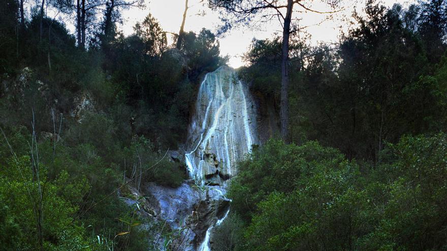 Cascada en el torrente junto a Can Suleietes en Sant Miquel.