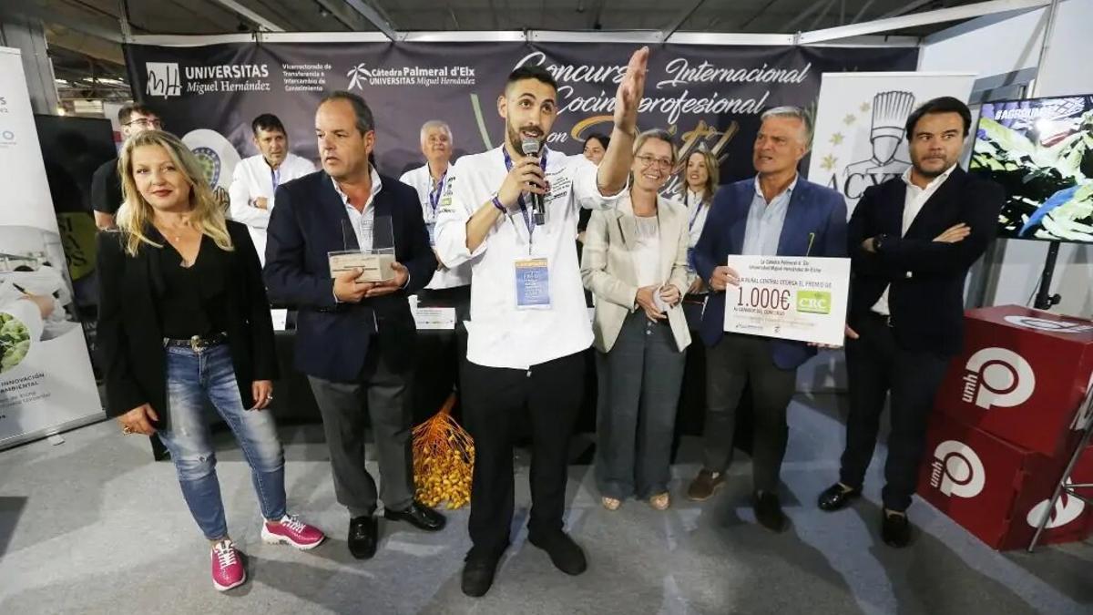 El vencedor del III Premio Internacional con Dátil de Elche, Enrique Guardiola