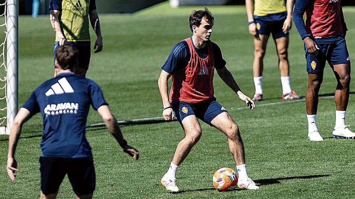 Francho Serrano, en el entrenamiento de este sábado en La Romareda.