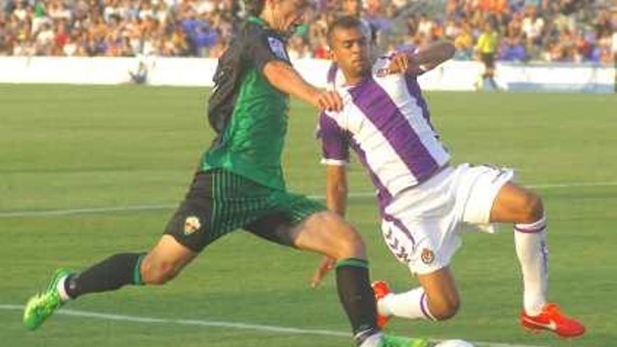 Stevanovic estuvo muy activo en la banda derecha durante el primer tiempo.