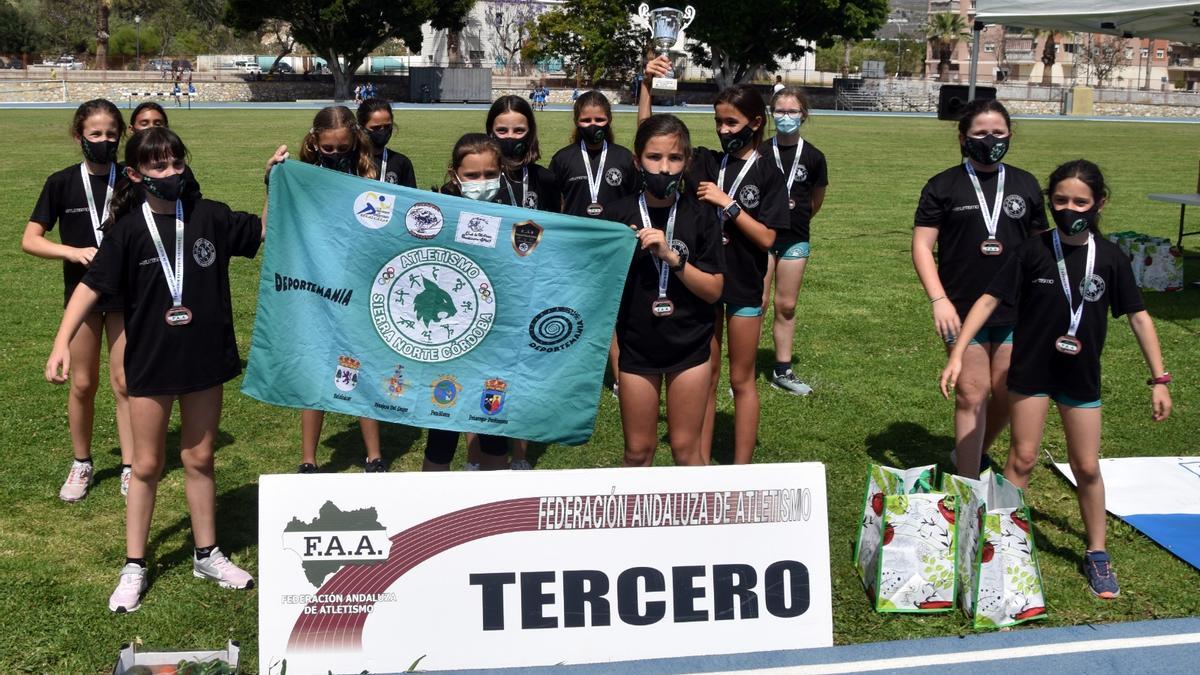 Atletas del equipo sub 12 del Sierra Norte.