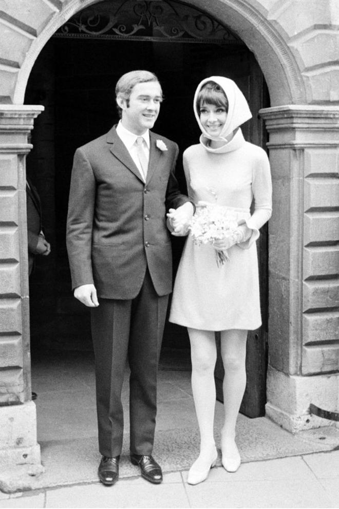 Audrey Hepburn y Andrea Dotti en su boda en 1969