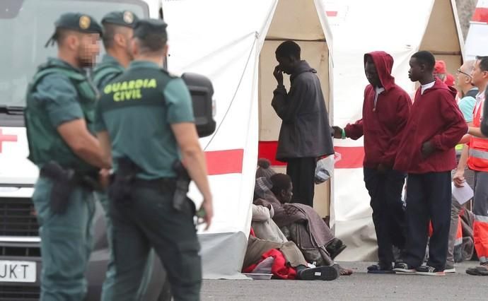 152 personas rescatadas a 410 km de Canarias
