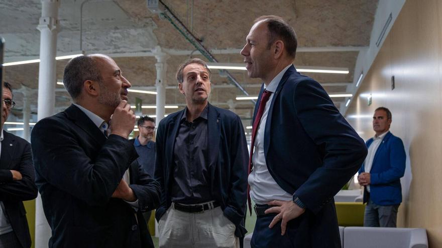 Moment de la visita del conseller Berni Álvarez a Manresa