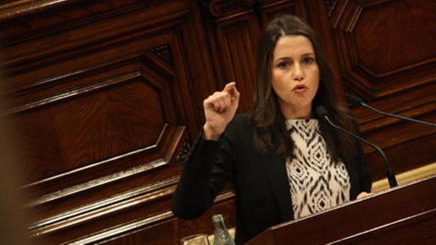 Arrimadas rebutja la resolució perquè «Espanya cal reformar-la, no trencar-la»