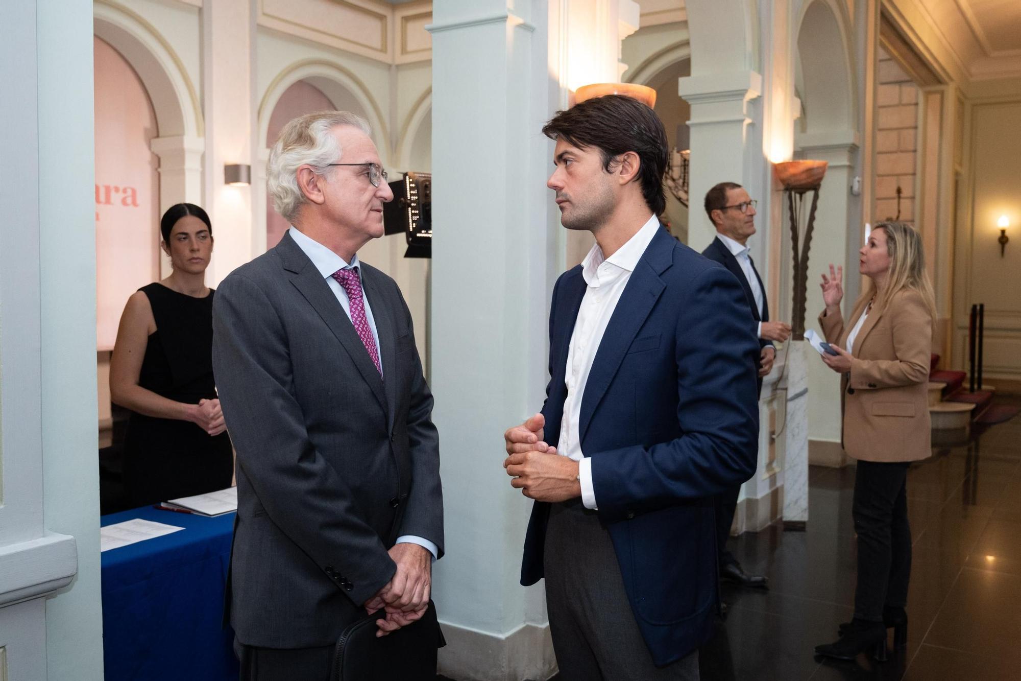 De izquierda a derecha, Raúl Jara, CEO Grupo Alea y Ramiro Iglesias, CEO y co-fundador Crescenta