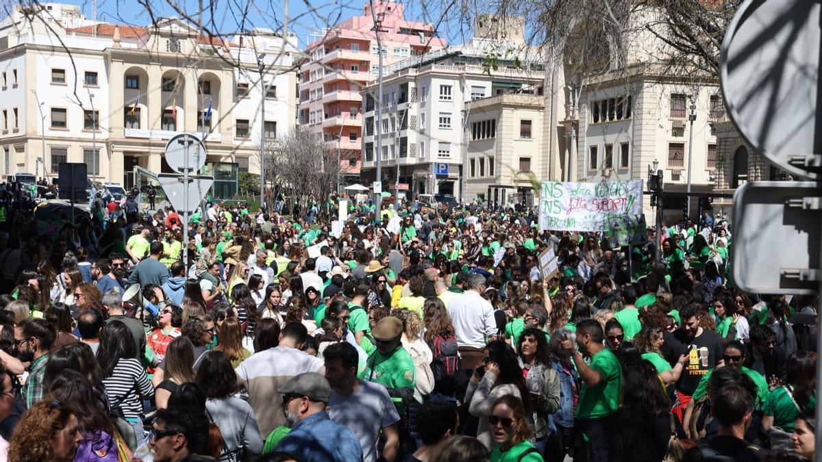 Huelga educativa: Los docentes salen a la calle para reclamar "plantillas y condiciones dignas"