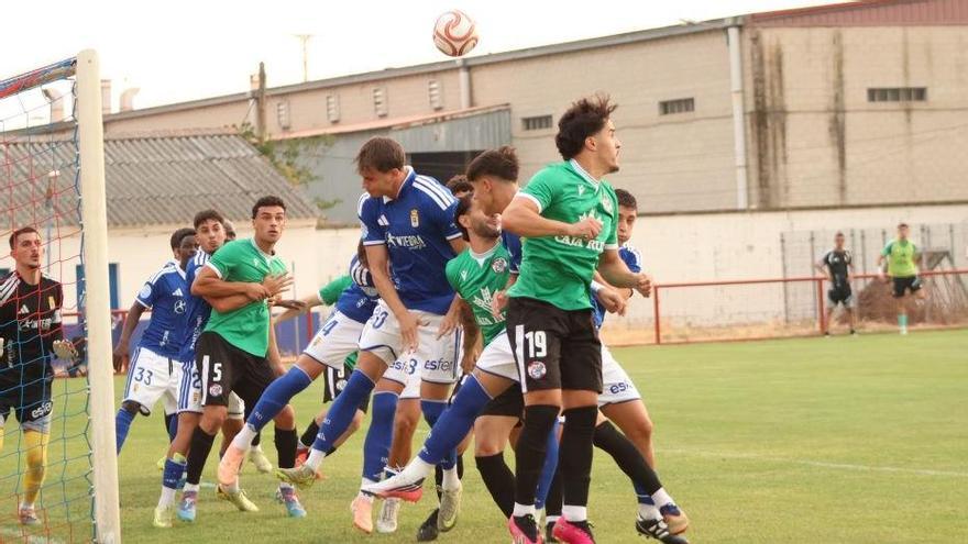 Un Zamora muy verde no lo tuvo fácil ante el Vetusta