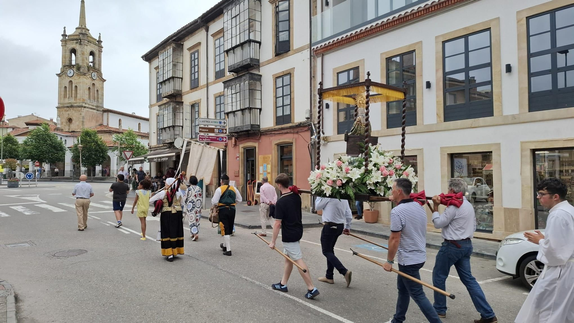 Procesión de Nuestra Señora de Loreto en Colunga