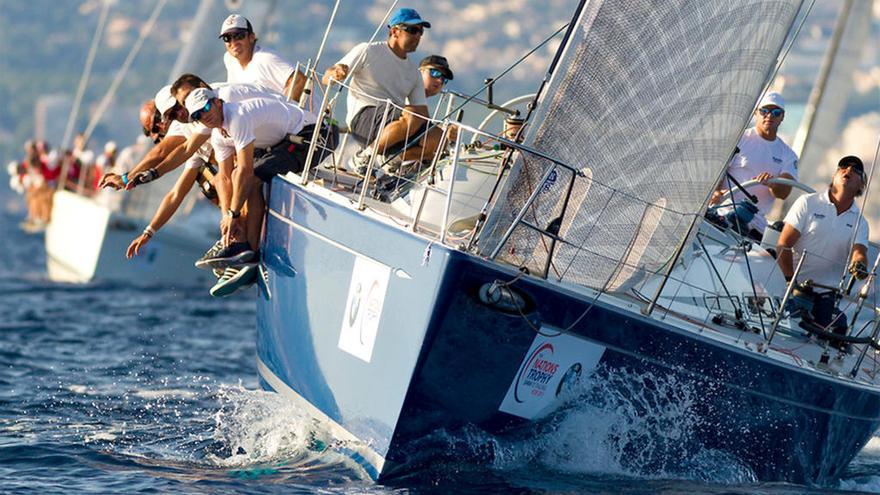 El Nadir de Gonzálo Araújo y Luis Bugallo, en aguas de Palma de Mallorca. // The Nations Trophy