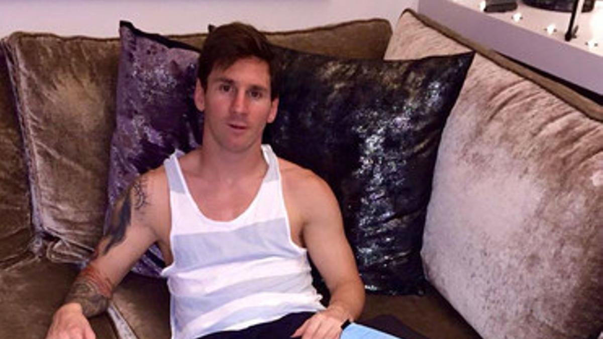 Foto que Messi ha colgado en su página de Facebook para informar de su recuperación.