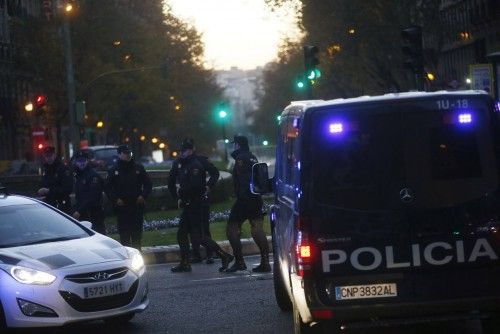 Empotra un coche con bombonas de butano en la sede del PP de Madrid.