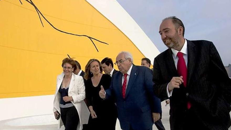 Por la izquierda, Pilar Varela, Trinidad Jiménez, Vicente Álvarez Areces y Natalio Grueso, en el Niemeyer.