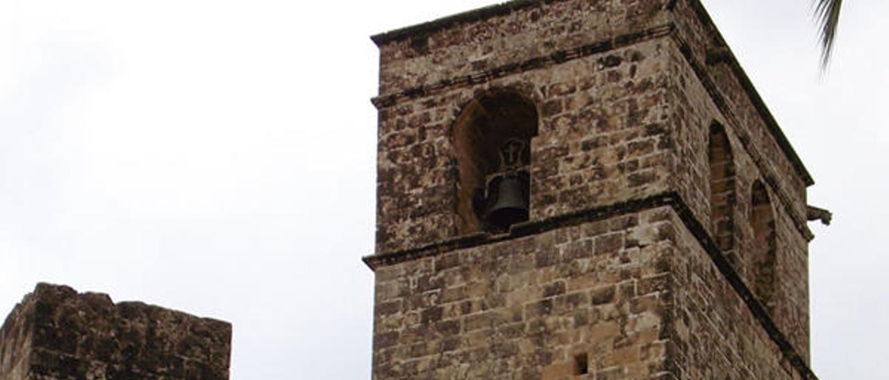 La iglesia gótica de Xàbia se pone verde