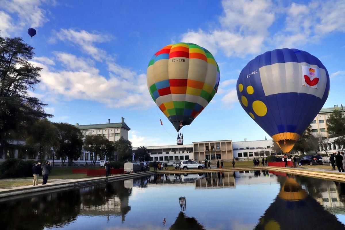 Los Reyes Magos surcan en globo el cielo de Córdoba