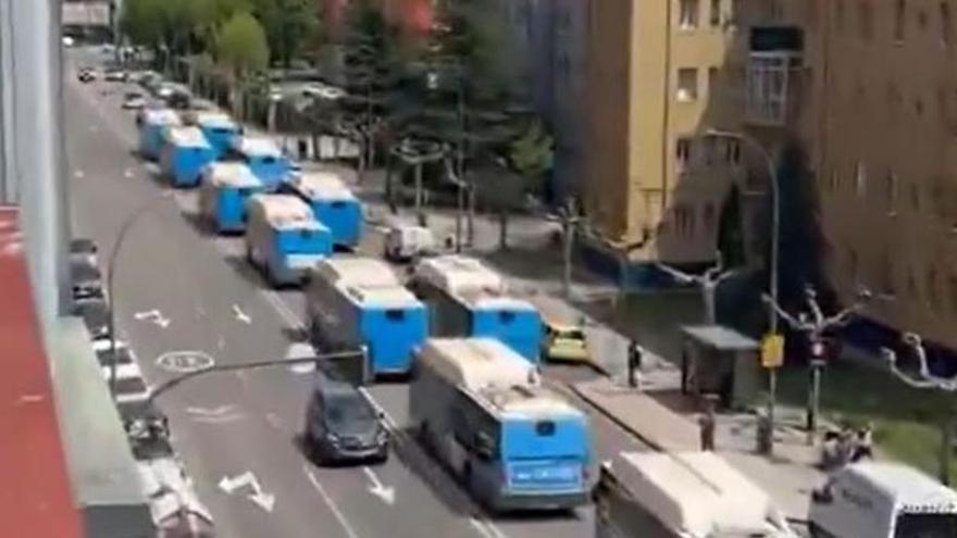 "Gracias, Madrid": 40 autobuses de la EMT llegan a Burgos tras el incendio en sus cocheras que dejó a la mitad de su flota calcinada