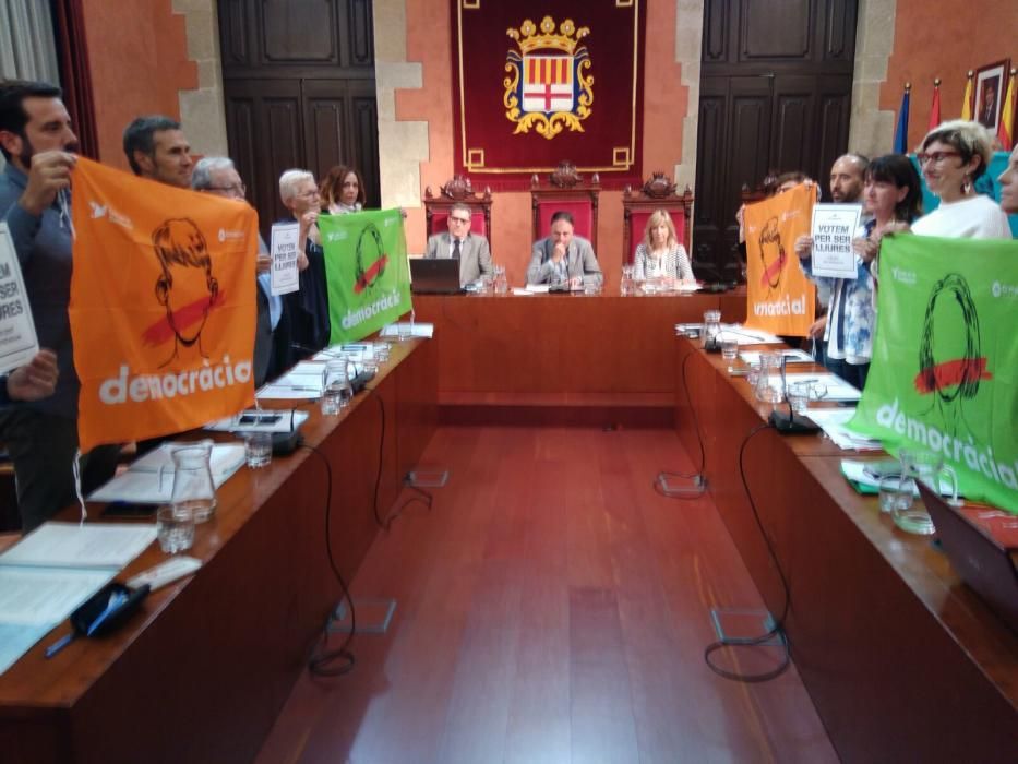 Protesta contra la moció de CS a l'Ajuntament