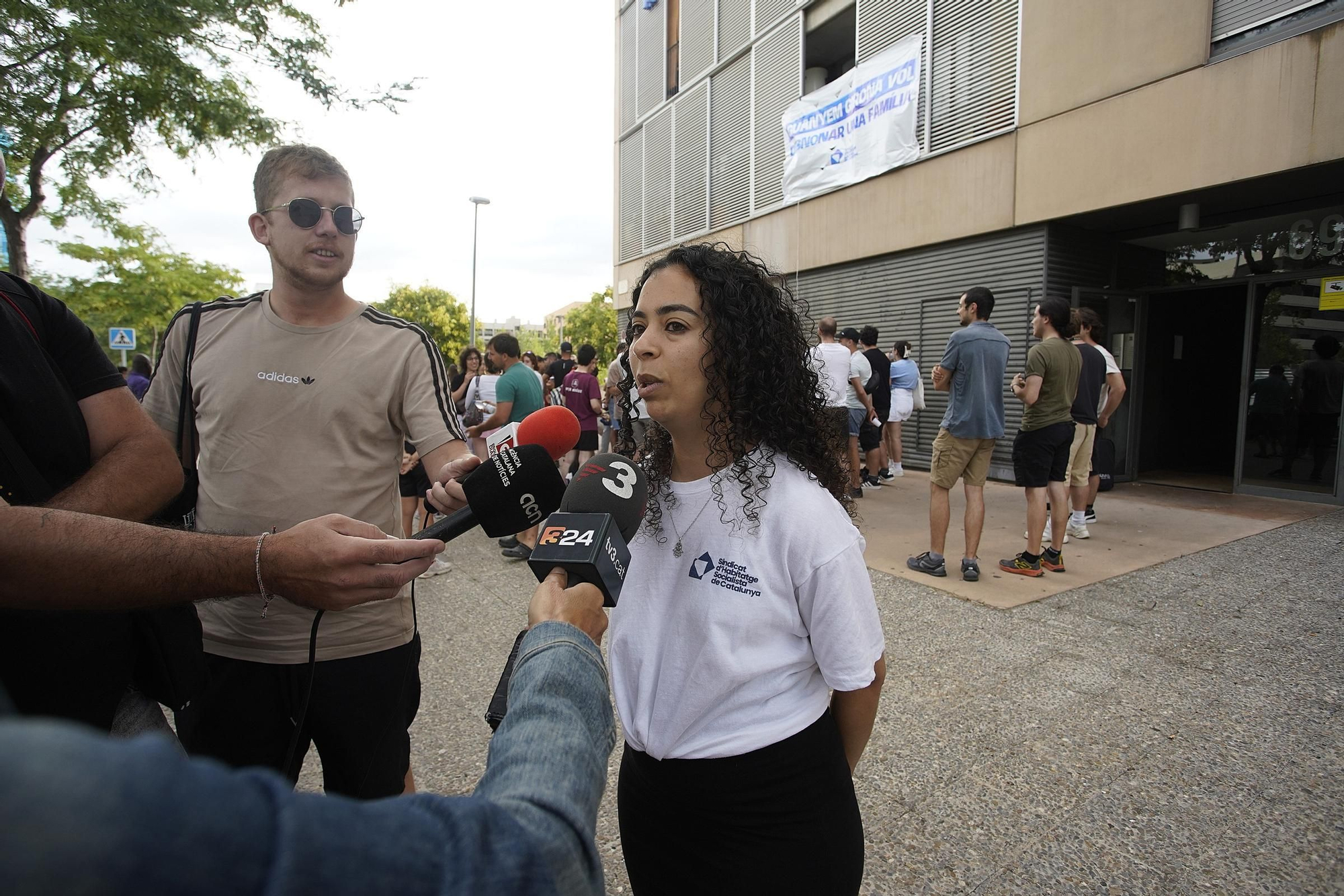 Les imatges de la concentració aquest matí davant el domicili