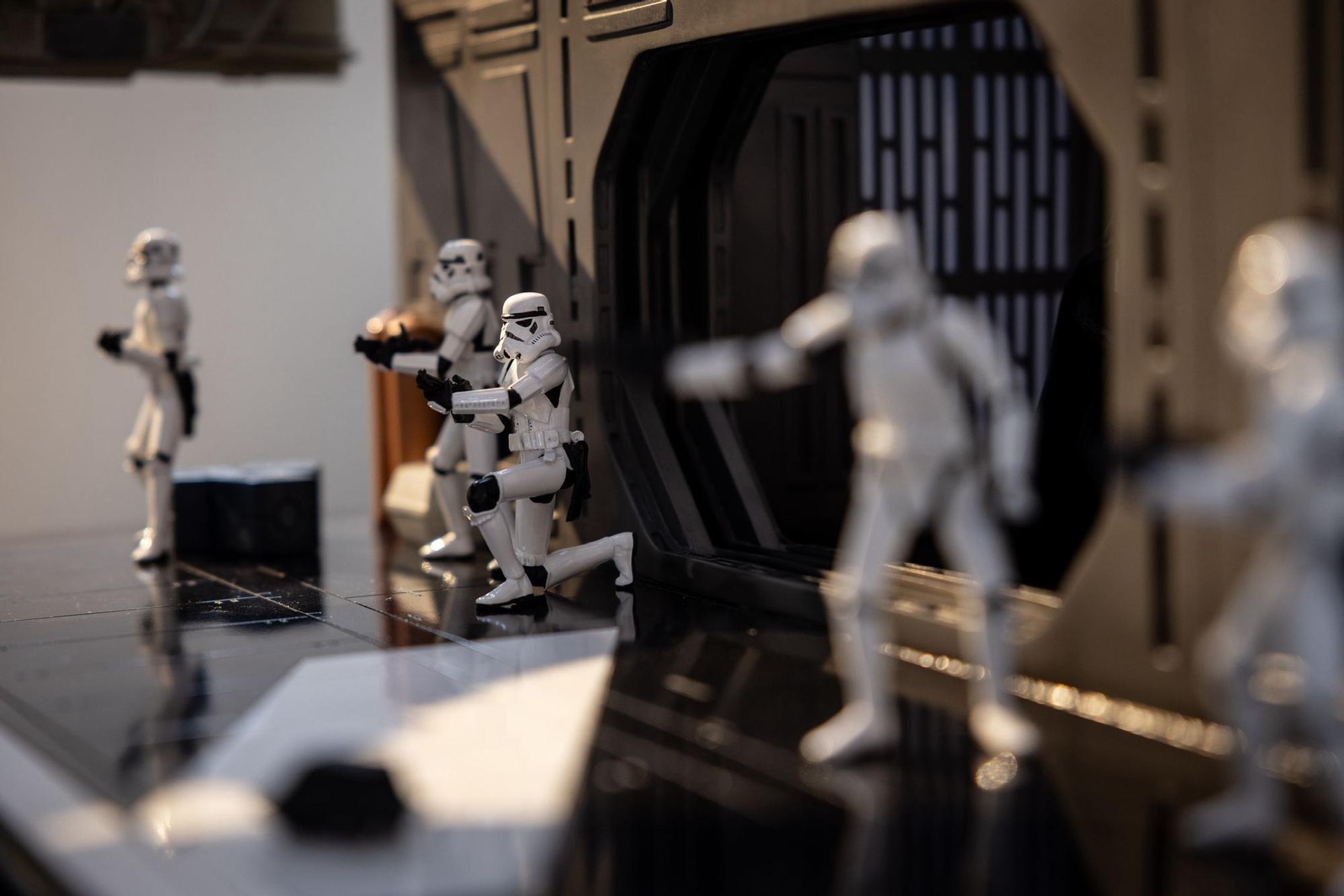 En imágenes | La exposición 'Más allá de la galaxia' llega al Mobility City de Zaragoza