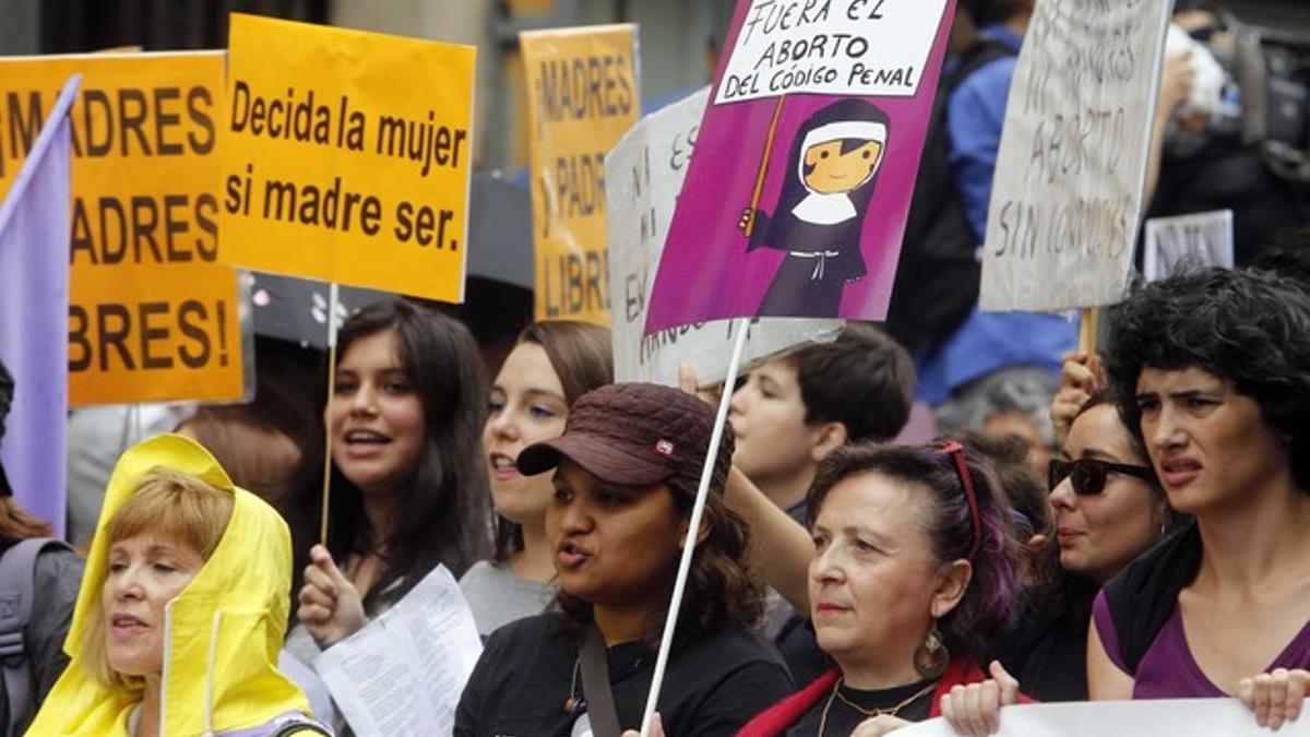 Manifestantes en la marcha en defensa del derecho al aborto, este domingo en Madrid.