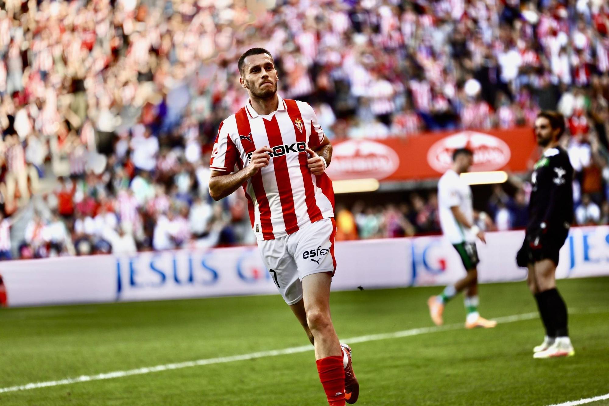 EN IMÁGENES: El partido del Sporting- Racing de Santander en El Molinón