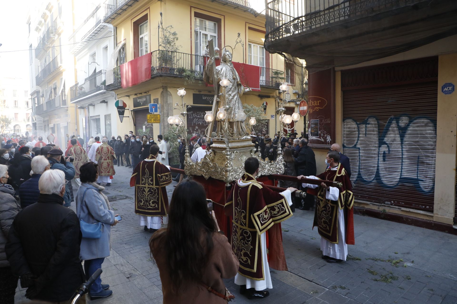 Procesión de San Vicente Mátir, corta y con poca afluencia por las obras en la plaza de la Reina