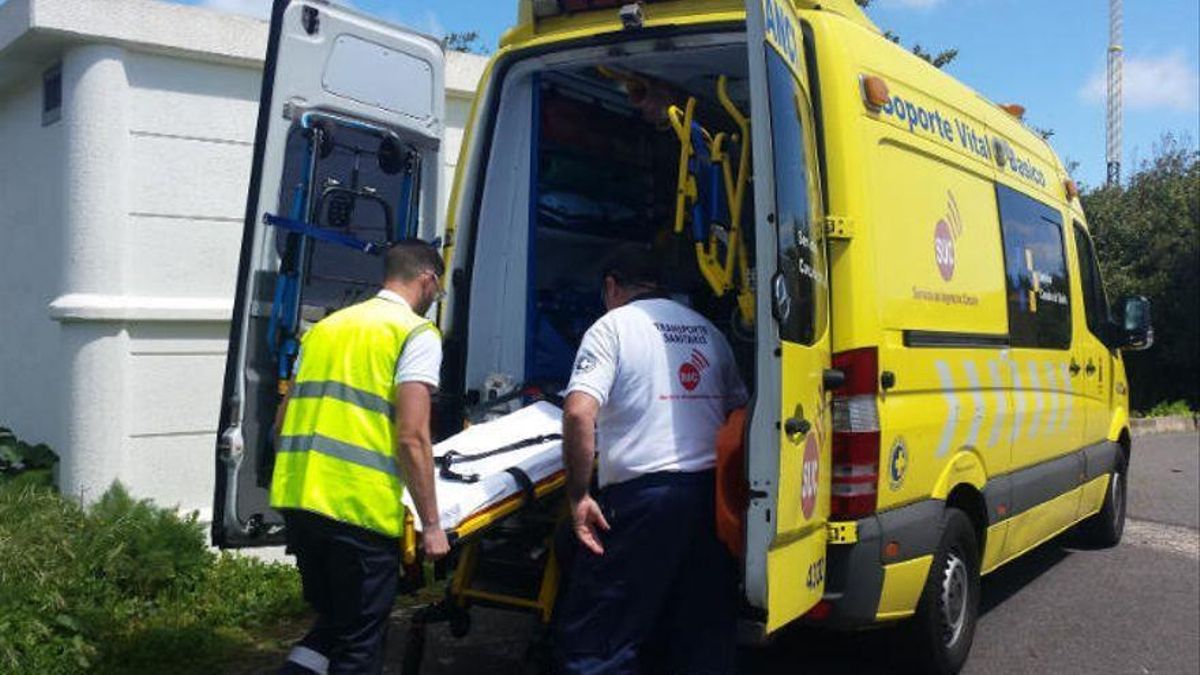 Un motorista sufre traumatismo craneal tras colisionar con una guagua en Santa Cruz.
