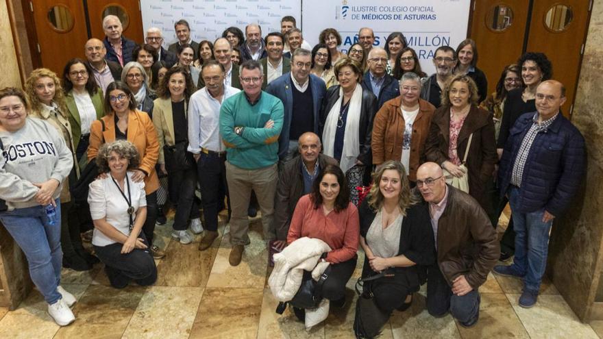 Los directores de equipos de atención primaria, ayer, en el Colegio de Médicos de Asturias.