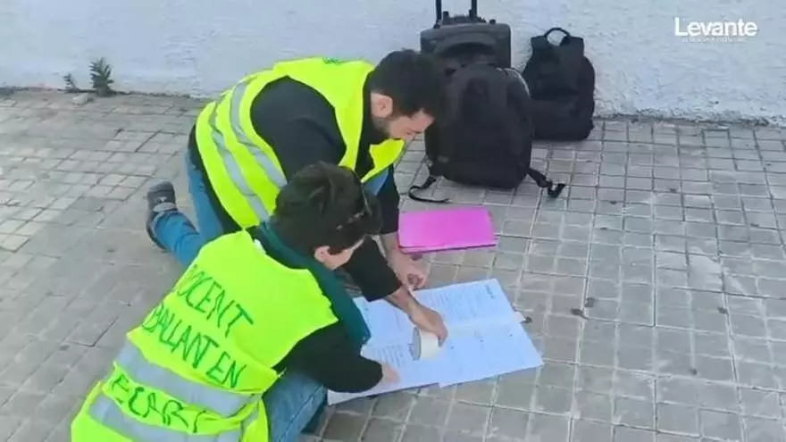 Inicio de la huelga de profesores en el IES Berenguer Dalmau de Catarroja