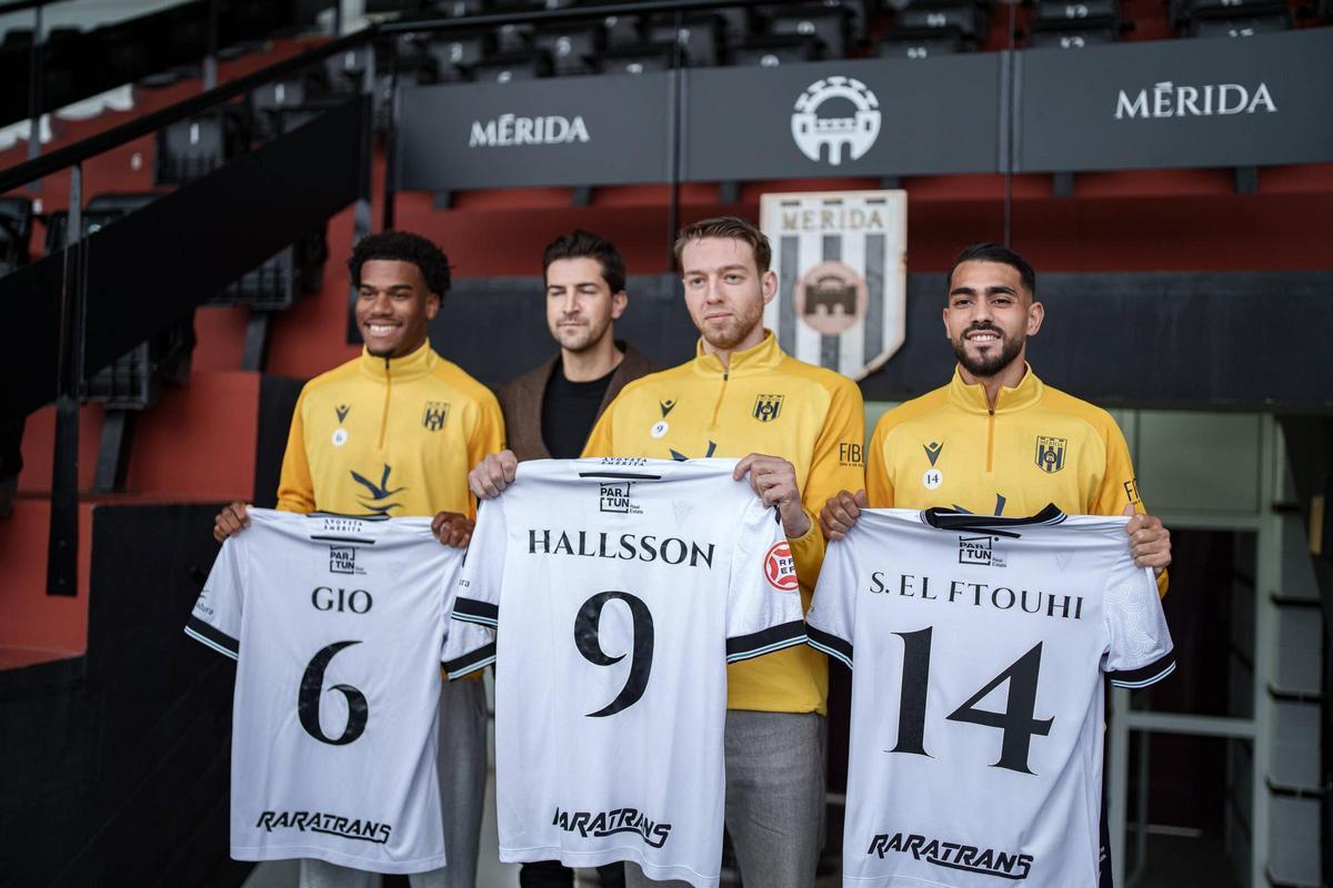 Fotogalería | La presentación de los fichajes invernales del Mérida