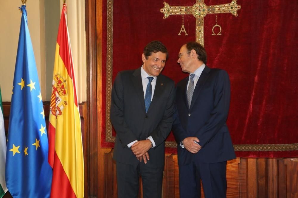 El presidente del Senado, Pío García-Escudero, visita Asturias