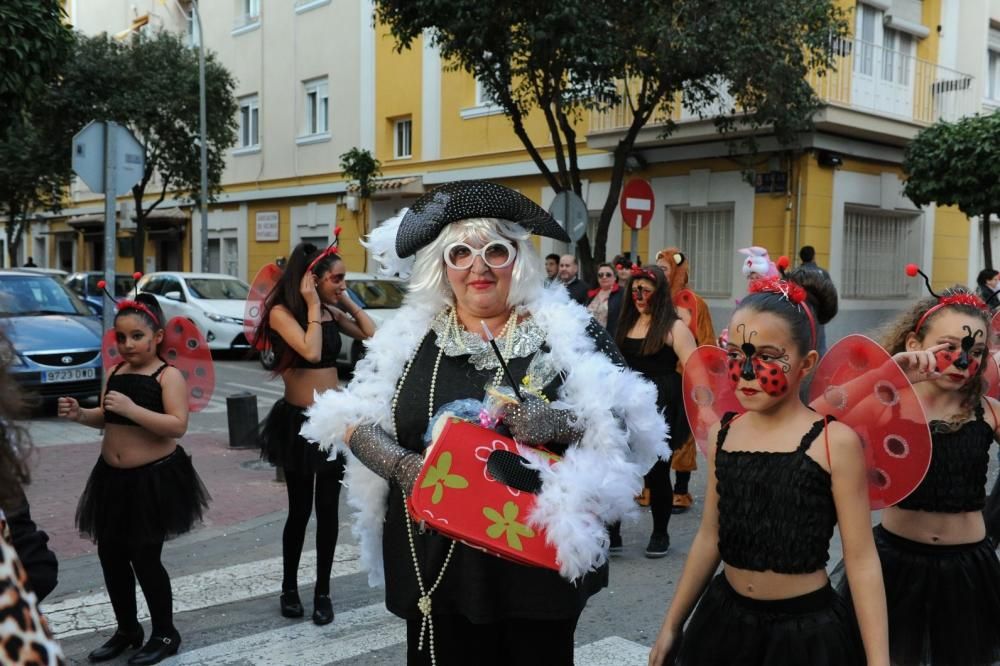 Vistabella saca su carnaval a las calles