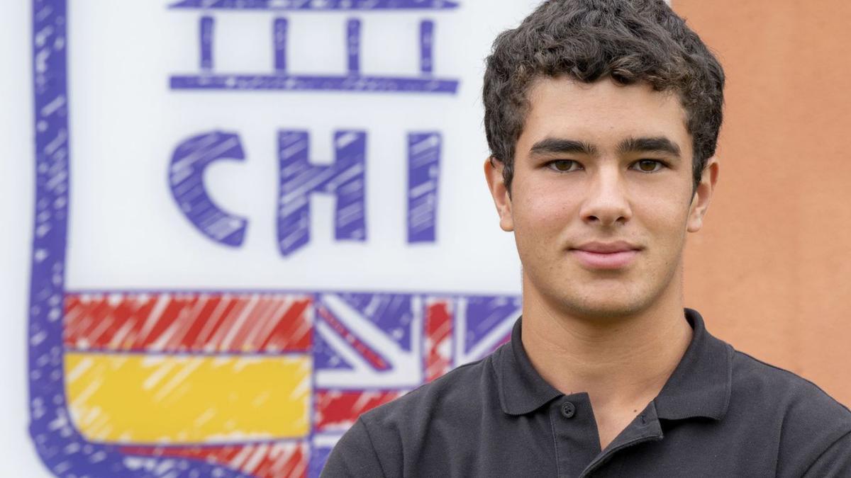 Ismael Betancor alumno de bachillerato del Colegio Hispano Inglés.