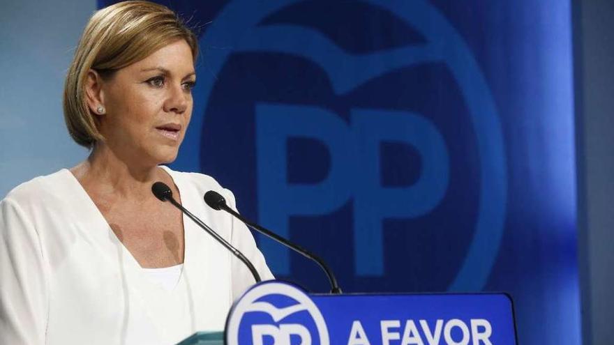 La secretaria general del PP, María Dolores de Cospedal, en su comparecencia tras la cita electoral. // Efe