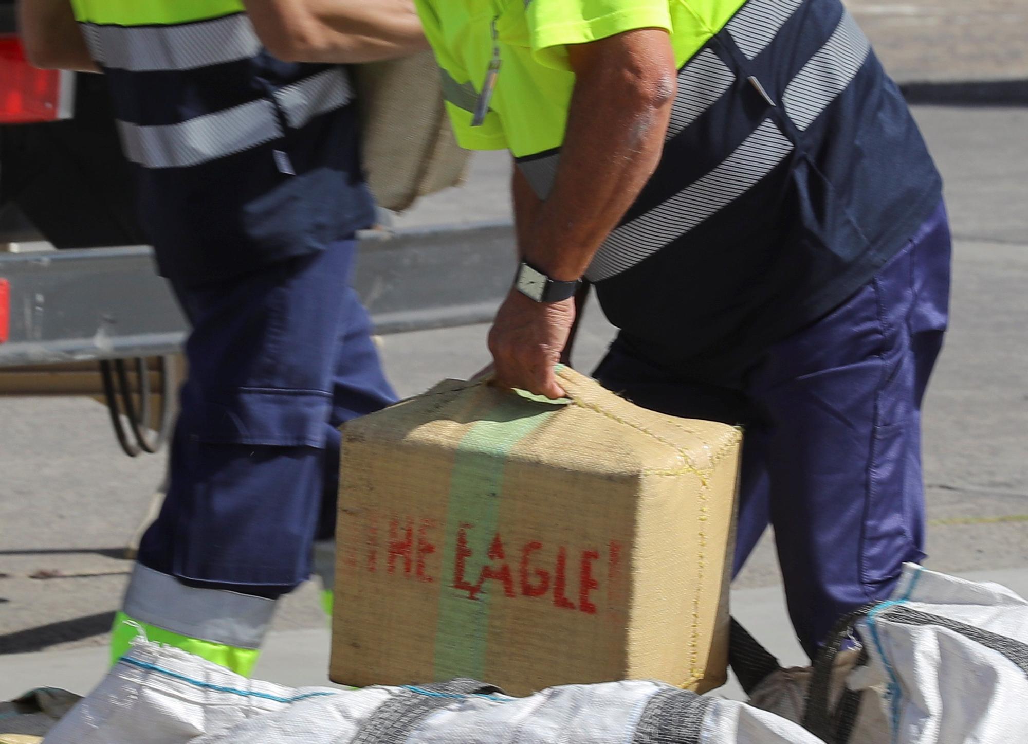 Desembarco en el Puerto de La Luz de los 18.000 kilos de hachís del pesquero  ‘Albatros Guard VSL’