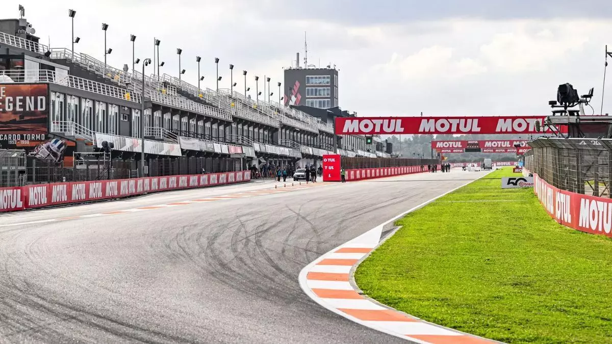 Valencia vuelve al calendario 2027 de Superbikes y es baja Jerez