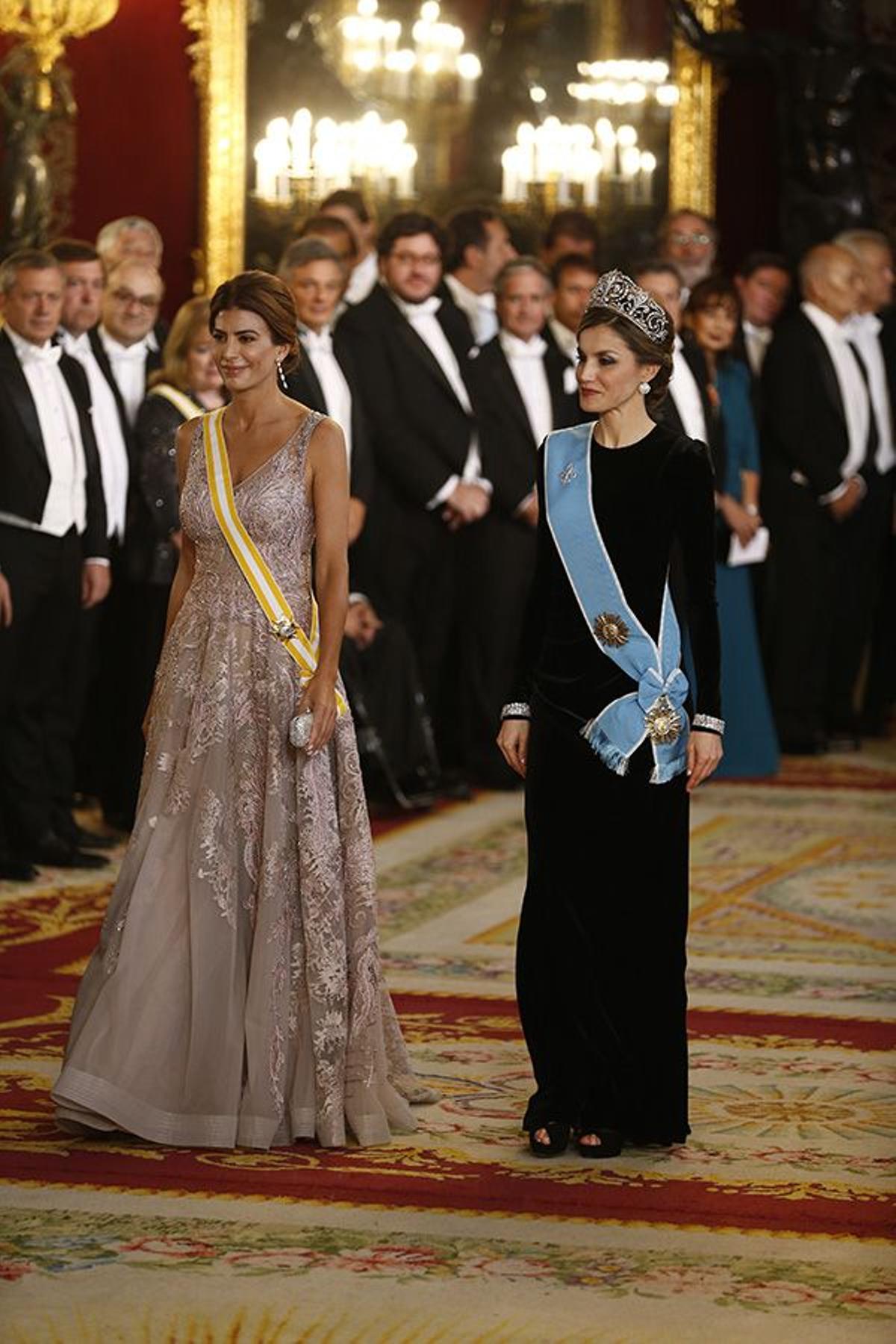 Letizia Ortiz  y Juliana Awada durante la cena de gala celebrada en el Palacio Real